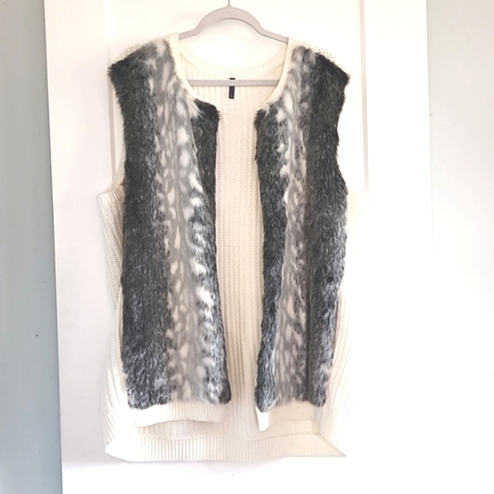 NYDJ Not your Daughters Jeans Faux Fur open tunic vest size XL